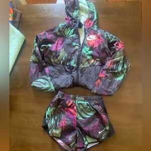 NIKE SHORTS AND RAINJACKET MATCHING SET